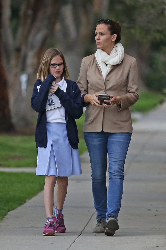 Jennifer Garner spaceruje z córką bez makijażu