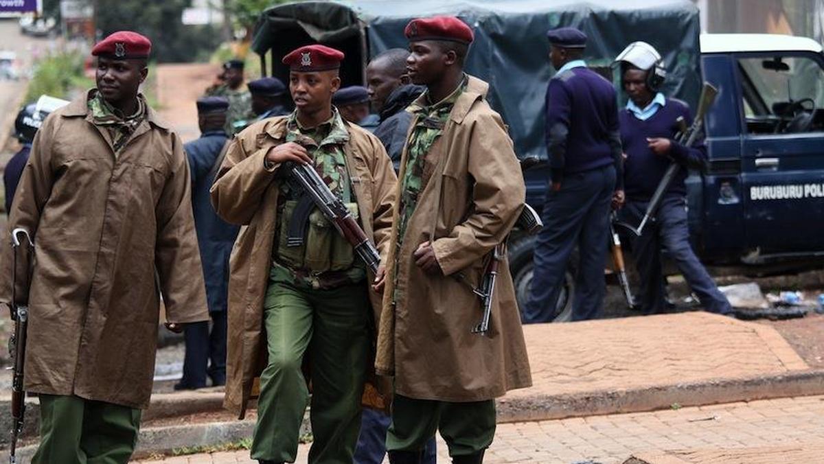 Żołnierze blokują drogę przed szturmem na centrum handlowe w Nairobi
