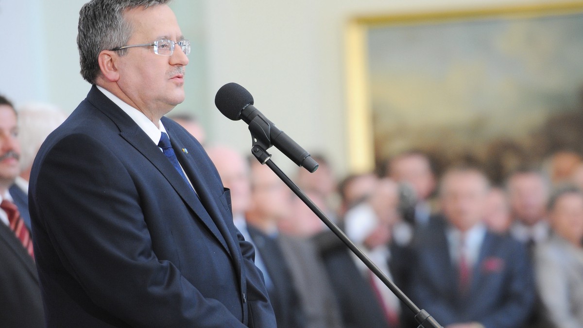 Prezydent Bronisław Komorowski powiedział w poniedziałek wieczorem, że wybiera się głównie na inaugurację, a także na finał Euro 2012.