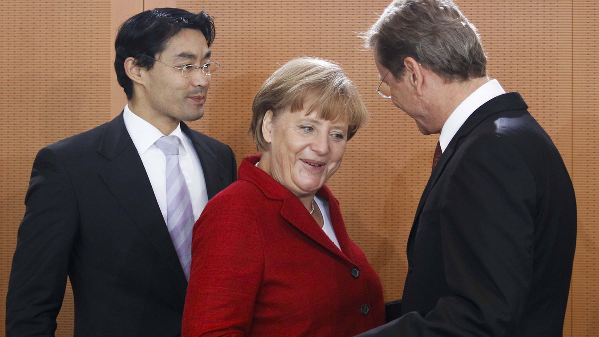 Kanclerz Niemiec Angela Merkel powściągliwie wypowiedziała się w piątek o pojęciu "Stanów Zjednoczonych Europy". - Wolę się posługiwać terminem Unia Polityczna - oświadczyła Merkel.