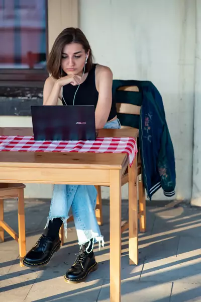 Wygodne podróżowanie z laptopem? Wzięłam w drogę ASUS ZenBook 13 OLED i sprawdziłam, czy warto / fot. Karolina Wasiczek