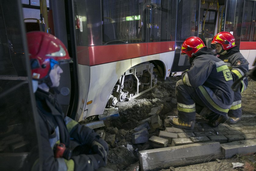 Gdańsk sparaliżowany! Wykoleił się tramwaj!