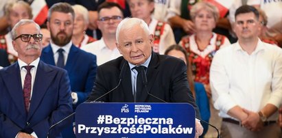 Szok! Zaskakująca teoria Kaczyńskiego o Tusku. "Można powiedzieć: z wielkiej ulewy pod rynnę"