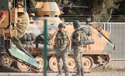 Zginął pierwszy turecki żołnierz w ofensywie w Syrii. Tusk: Groźby Erdogana były nie na miejscu