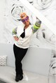 Alicia Keys továbbra is smink nélkül, viszont egy szép maszkban