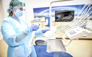 We Francji weterynarze i dentyści będą szczepić przeciwko koronawirusowi