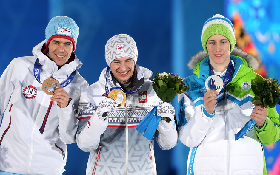 Kamil Stoch na najwyższym stopniu podium IO w Soczi. 