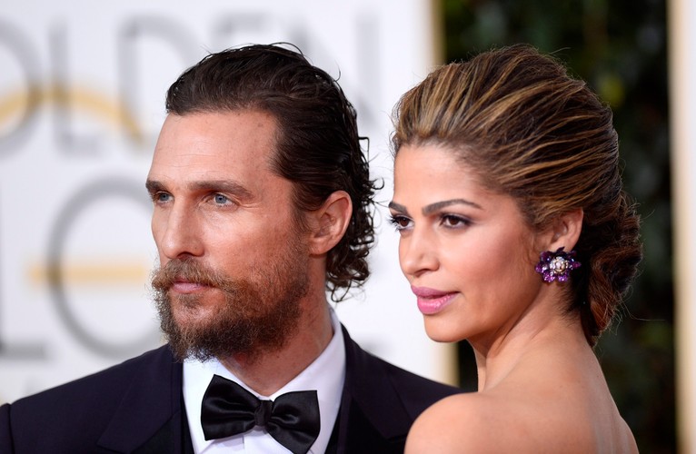 Złote Globy 2015 zza kulis: Matthew McConaughey i jego żona Camila Alves