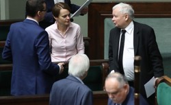 Koronawirus pokazał, że elity polityczne działają po omacku