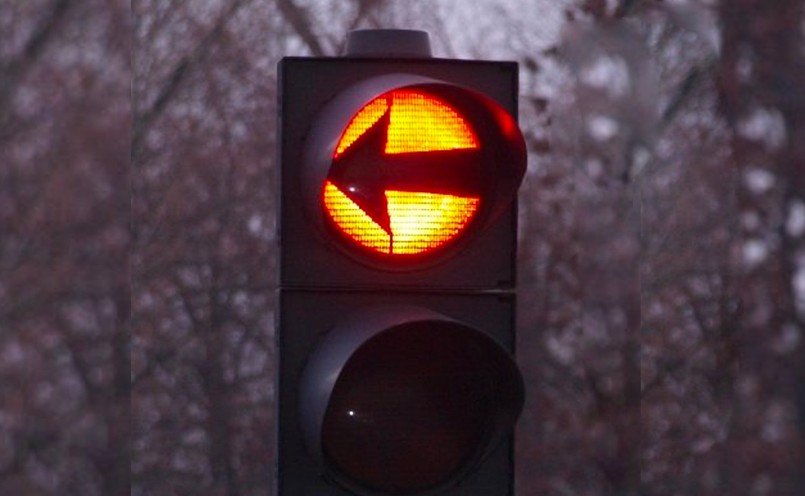 Znak S-3 - kierunkowa strzałka do skrętu