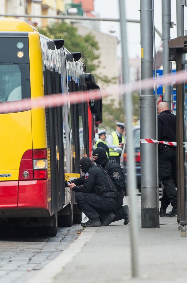 WROCŁAW AUTOBUS PAKUNEK WYBUCH (pojemnik po wybuchu)