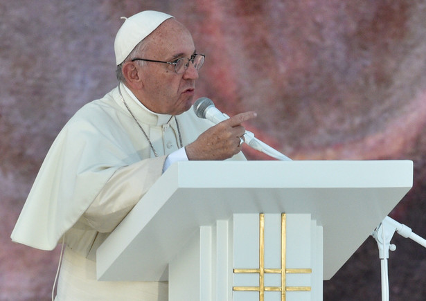 Papież Franciszek przemawia podczas uroczystości na Campusie Misericordiae w Brzegach.
