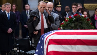 95-letni Bob Dole oddał hołd George'owi H. W. Bushowi