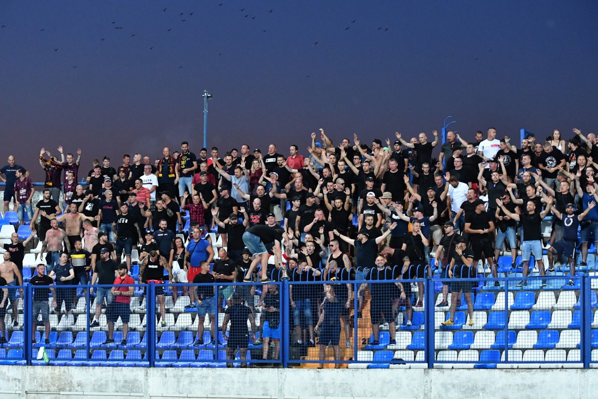 Kibice Pogoni Szczecin podczas meczu w Chorwacji