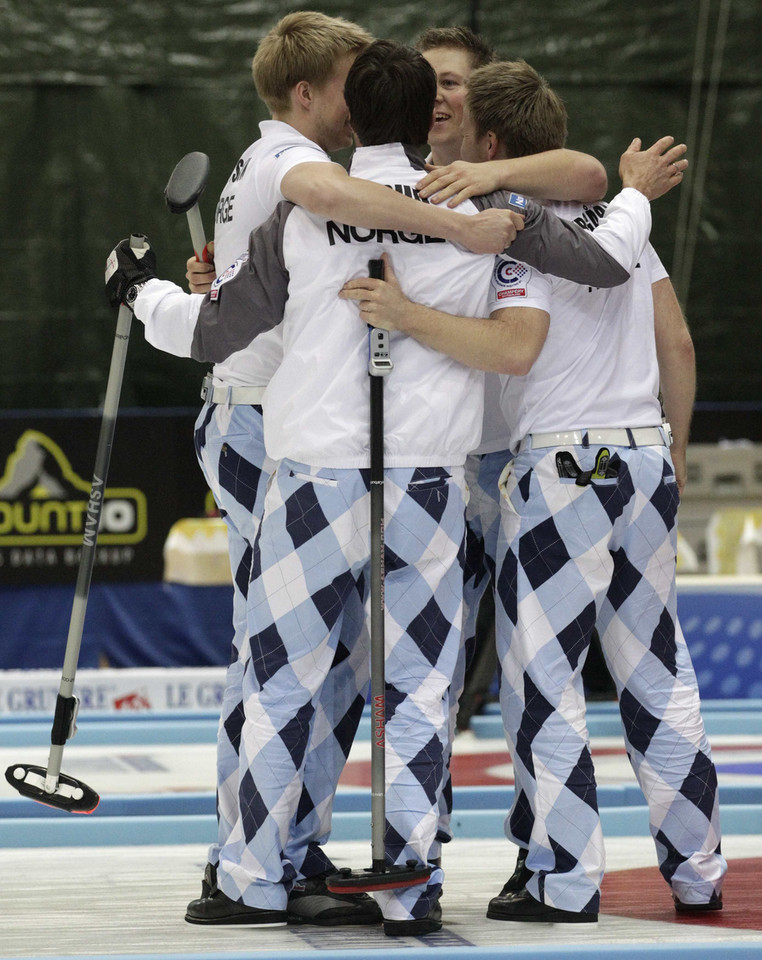 Switzerland, CHAMPERY, 2010-12-11T182014Z_01_DBA47_RTRIDSP_3_CURLING.jpg