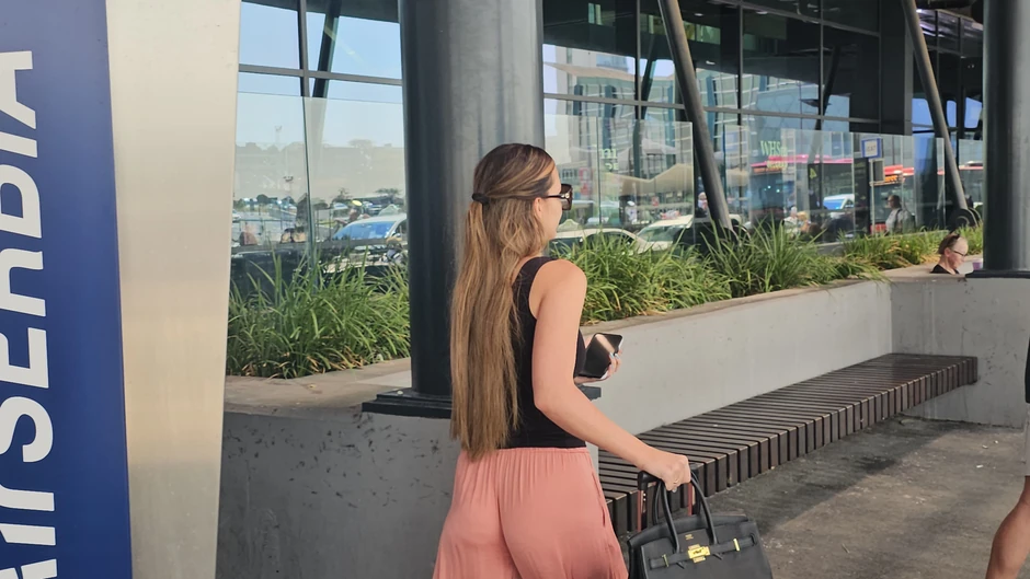 Anastasija Ražnatović na aerodromu