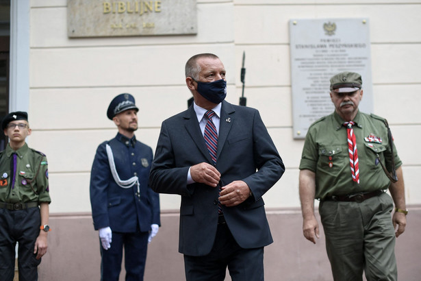 Prezes NIK Marian Banaś (2P) i naczelnik ZHP hm. Grzegorz Woźniak (P)