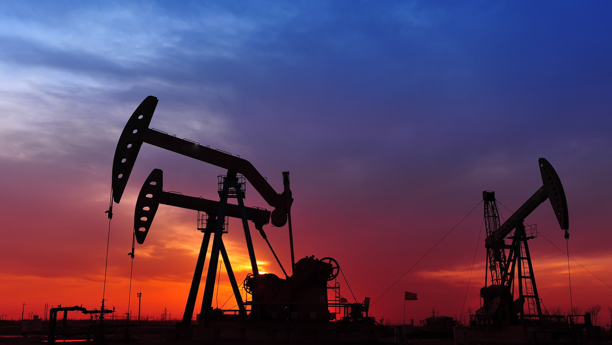 Ceny ropy wciąż spadają, zbliżają się już do 30 USD za baryłkę. Nad znaczną częścią amerykańskiego przemysłu naftowego pojawia się widmo bankructwa – pisze dzisiaj "Wall Street Journal".