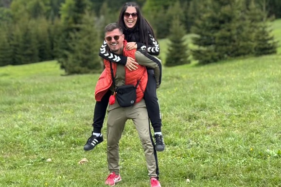 VODITELJKA JEDE ŠKAMPE, GLUMICA PIJE RAKIJU I VINO Ovako poznati slave 1. maj: Pevač sa porodicom otišao na planinu, a one jedva čekale roštilj! (Foto)