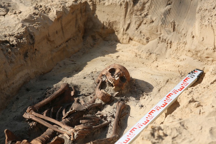 CMENTARZ NA WARSZAWSKIM BRÓDNIE. TUTAJ KOMUNIŚCI W TAJEMNICY ZAKOPYWALI SWE OFIARY