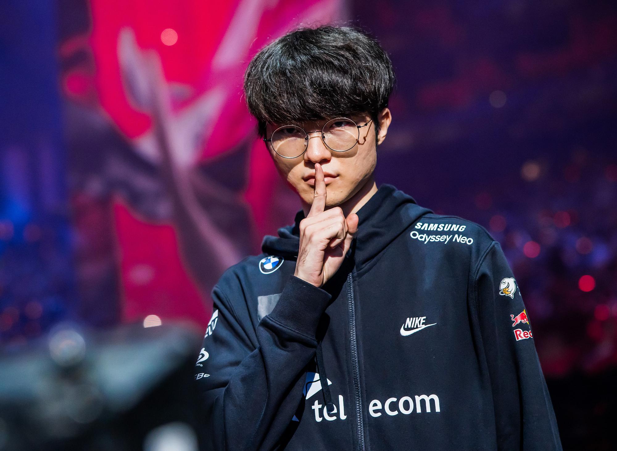 Lee „Faker" Sang-hyeok začal sériu výborne.