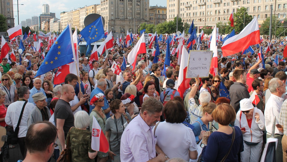 "I have a dream – Mam marzenie" – manifestację pod takim hasłem organizuje w Warszawie Komitet Obrony Demokracji. Zaplanowano ją w sobotę, 9 lipca - a więc w czasie trwania szczytu NATO - przy okazji nadania jednemu ze stołecznych skwerów im. Martina Luthera Kinga. Celem manifestacji ma być "uczczenie wielkiego Amerykanina i wyrażenie sprzeciwu wobec łamania takich wartości jak wolność, równość i demokracja". Według deklaracji weźmie w niej udział 15 tys. osób.