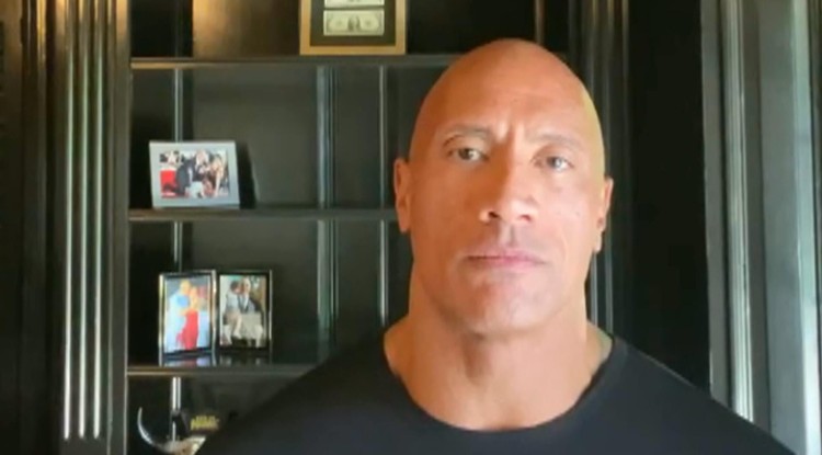 Dwayne Johnson egy nyilvános videóban ment neki Donald Trumpnak