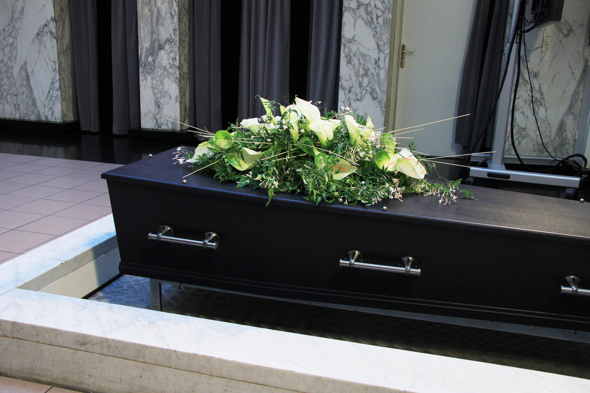 Depilacja do trumny? Ekspertka zdradza, jak w Polsce wyglądają luksusowe pogrzeby