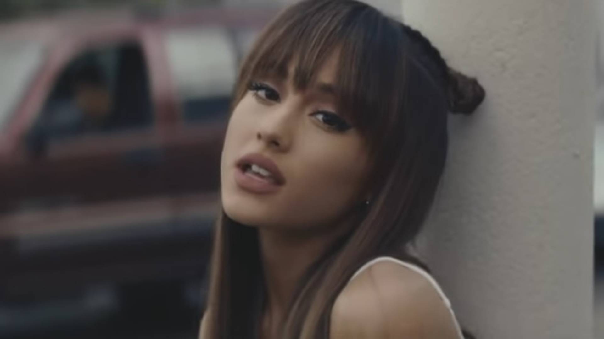 Ariana Grande pomera granice u spotu za pesmu "Everyday"