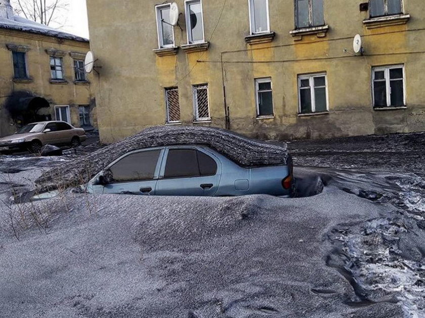 Czarny śnieg na Syberii