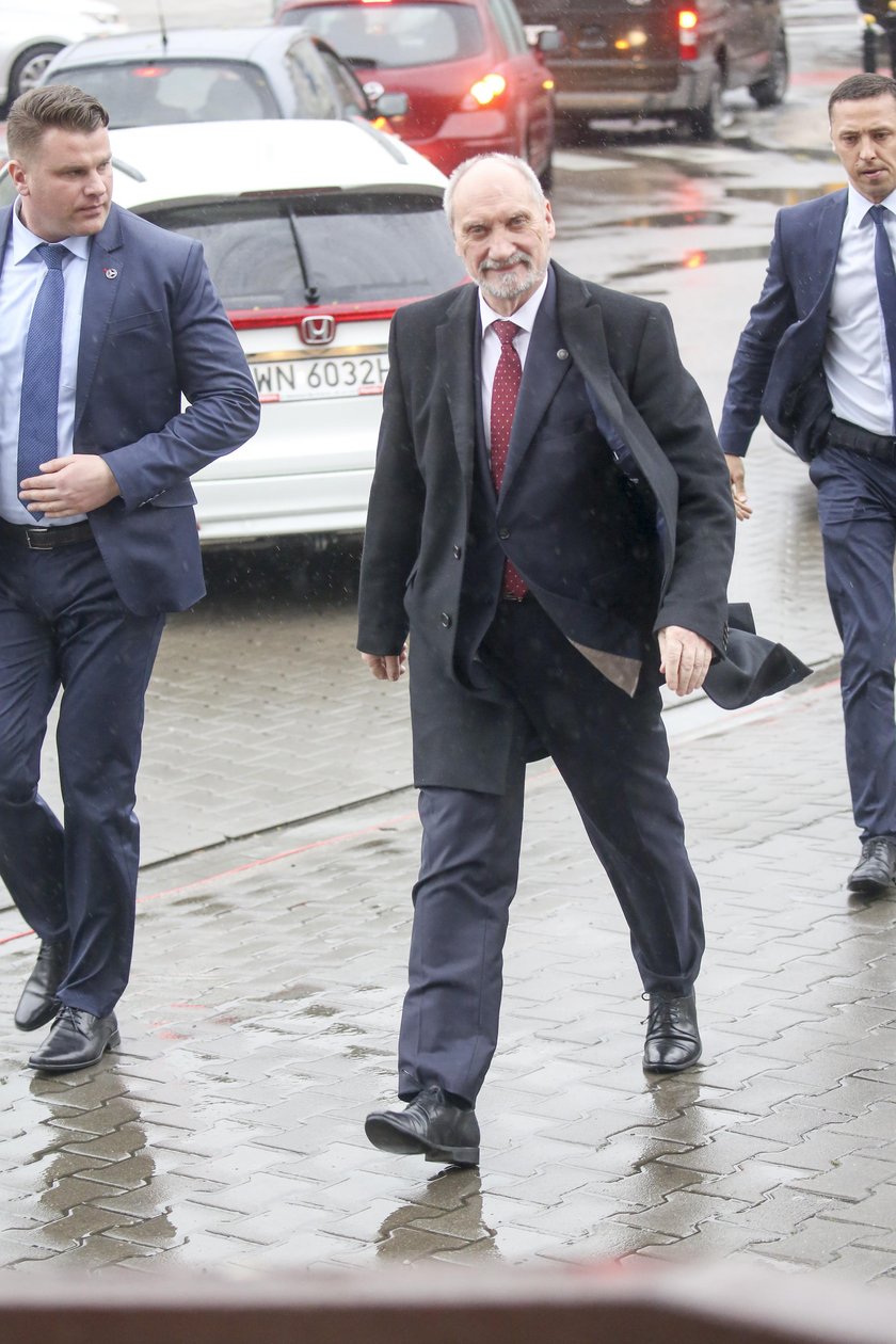 Macierewicz chroniony najlepiej!