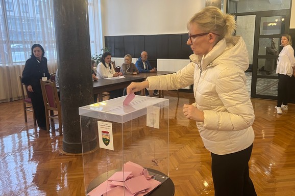 Izbori u Lučanima: SNS osvojila 60,33 odsto glasova (VIDEO)