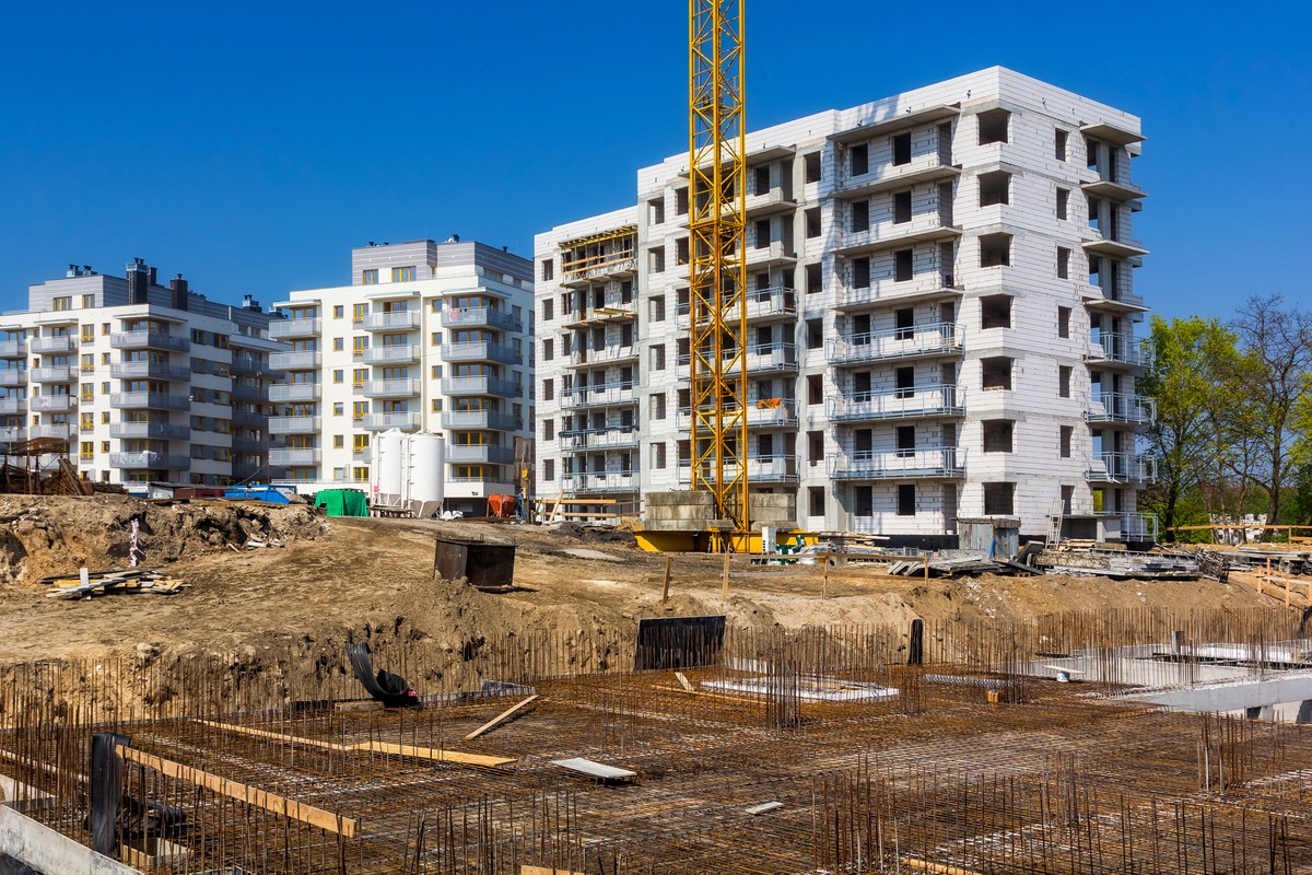 Sprzedaż mieszkań w Warszawie rośnie o 43 proc. Popyt wyprzedza podaż na rynku