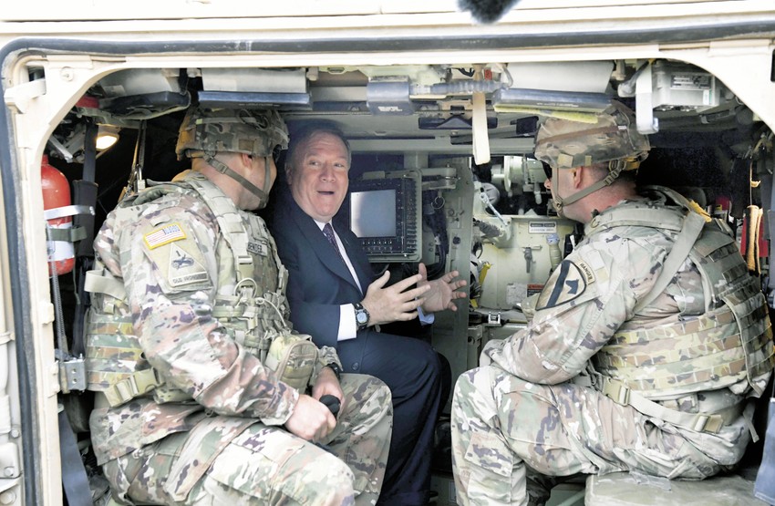 Čekajući izlaz: Majk Pompeo, državni sekretar SAD i američki vojnici