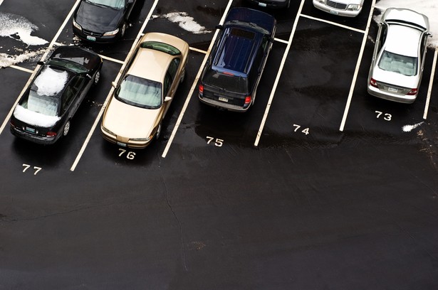 Właściciele parkingów uważają, że nie można ich uznać za budowle również dlatego, że nie są obiektem budowlanym odrębnym od budynku sklepu.