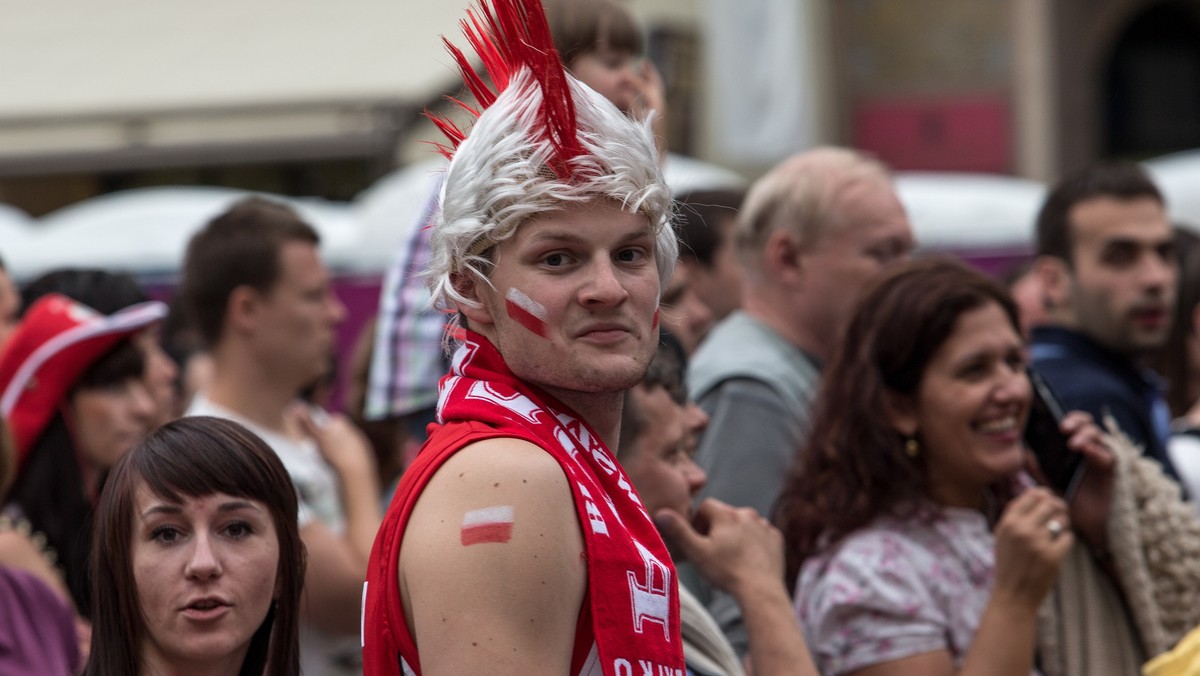 EURO 2012 jest doskonałą okazją do zarobienia dodatkowych pieniędzy na różnych artykułach przy pomocy akcji solidarnościowych, opartych na punktach za ich kupno.