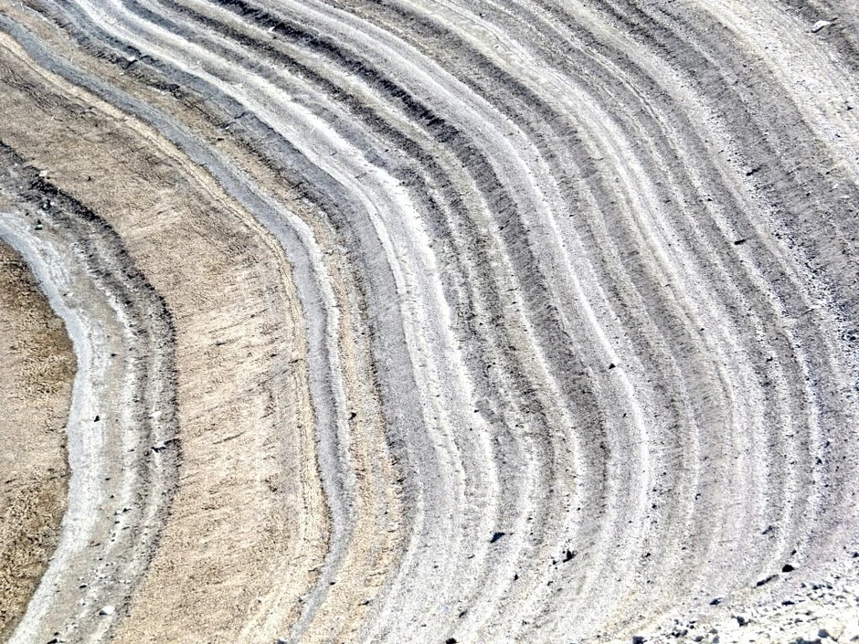 Kao na mesecu: Iza jezera ostalo golo dno