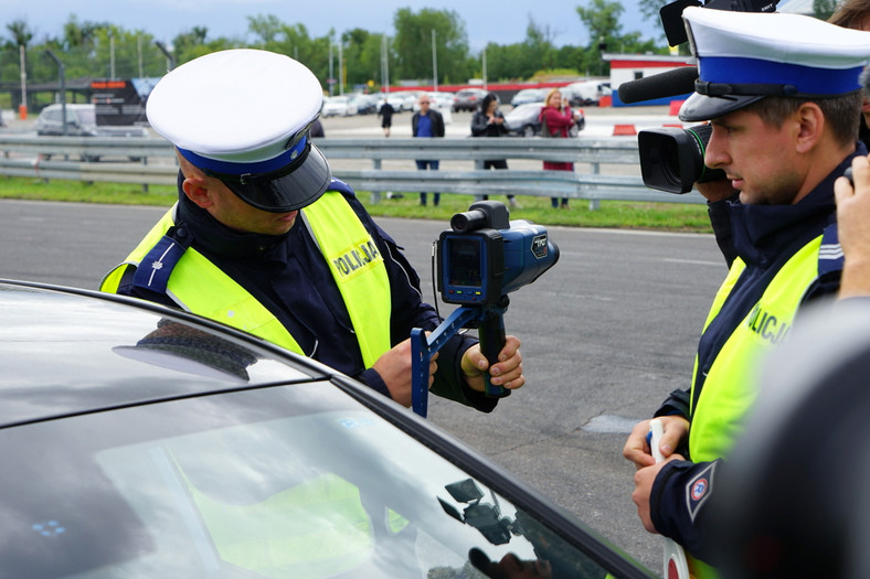 Kujawsko-pomorscy policjanci otrzymali laserowe mierniki prędkości