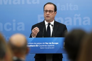 Stracone pięciolecie. Nad Sekwaną z ulgą żegnają socjalistę