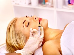 'Naciągnięte', czyli świat medycyny estetycznej. 'Biznes z wierzchu złoty, a pod spodem sam paździerz' [ROZMOWA]