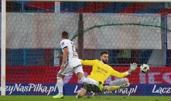 Puchar Polski: VAR i sędzia zabrali Legii karnego i gola, ale nie awans. Lech już odpadł