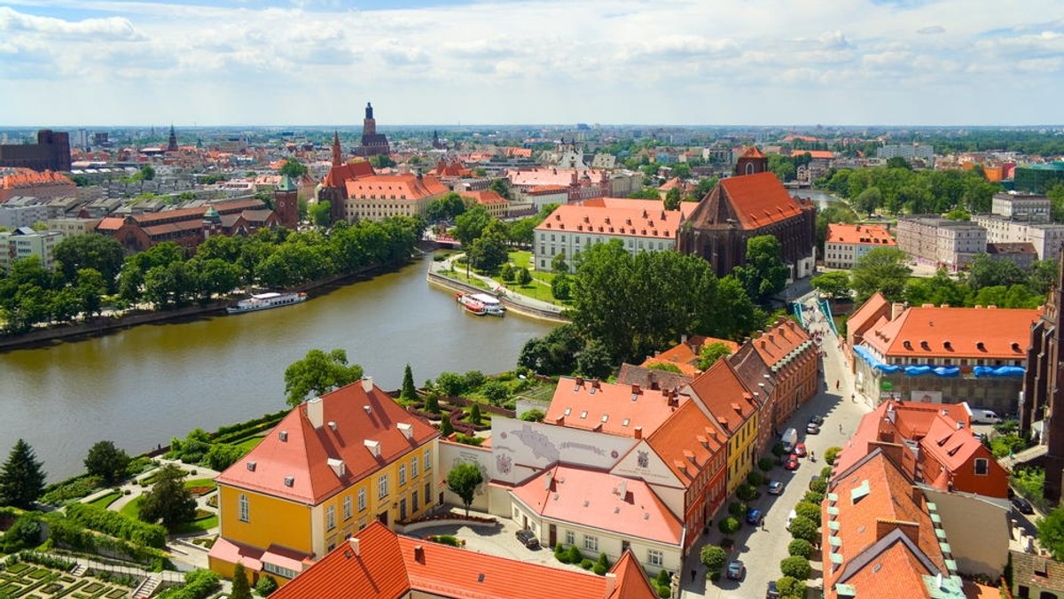 Długi majowy weekend tradycyjnie rozpoczyna na Dolnym Śląsku letni sezon turystyczny. Władze województwa spodziewają się wzrostu liczby przyjezdnych nie tylko z pozostałych regionów Polski, ale także ze wschodu Europy.