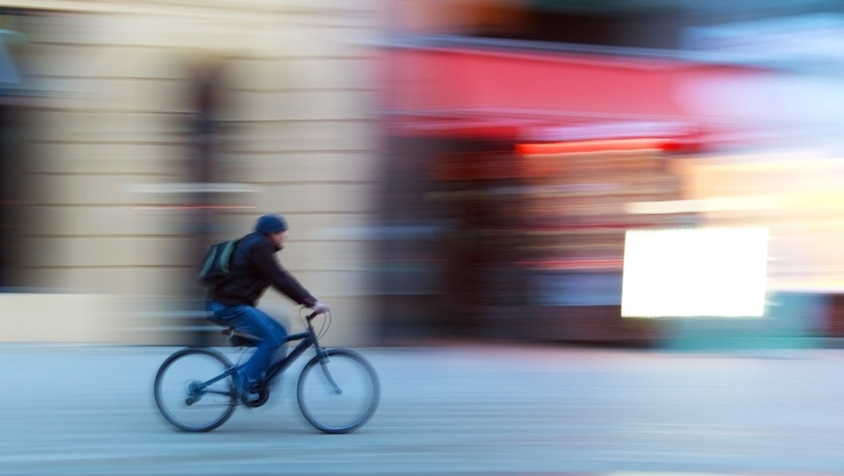 Holender Fred Rompelberg pojechał już 268 km/h, ale rekord okupił kalectwem. Informatyka z Torunia to nie odstrasza. "Takie ryzyko. Ja po jednym z wypadków mam w dłoni dwie śruby” – mówi.