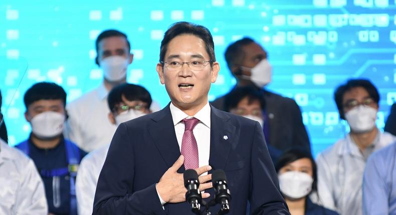 South Korea pardoned Samsung Electronics Vice Chairman Lee Jae-yong so he can help the country overcome its economic crisis.