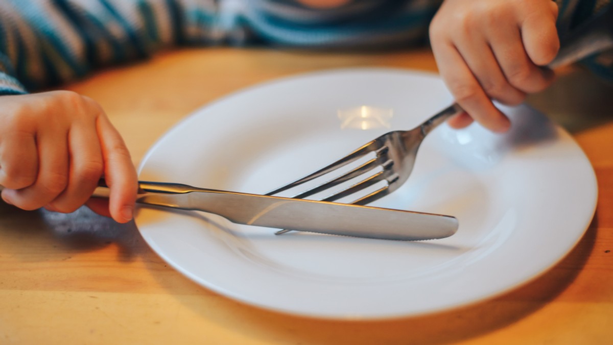 Według nowej ustawy o przeciwdziałaniu marnowania żywności, duże sklepy będą obowiązkowo przekazywać produkty organizacjom pozarządowym; jeśli nie spełnią warunków, stracą zwolnienie z VAT - <a rel="nofollow" href="https://www.rp.pl/VAT/190919339-Ustawa-o-niemarnowaniu-zywnosci-wchodzi-w-zycie---przedsiebiorcy-beda-mogli-stracic-zwolnienie-VAT.html" id="3bc13998-c955-4813-9634-4aaab5744c6c">podaje "Rzeczpospolita"</a>.