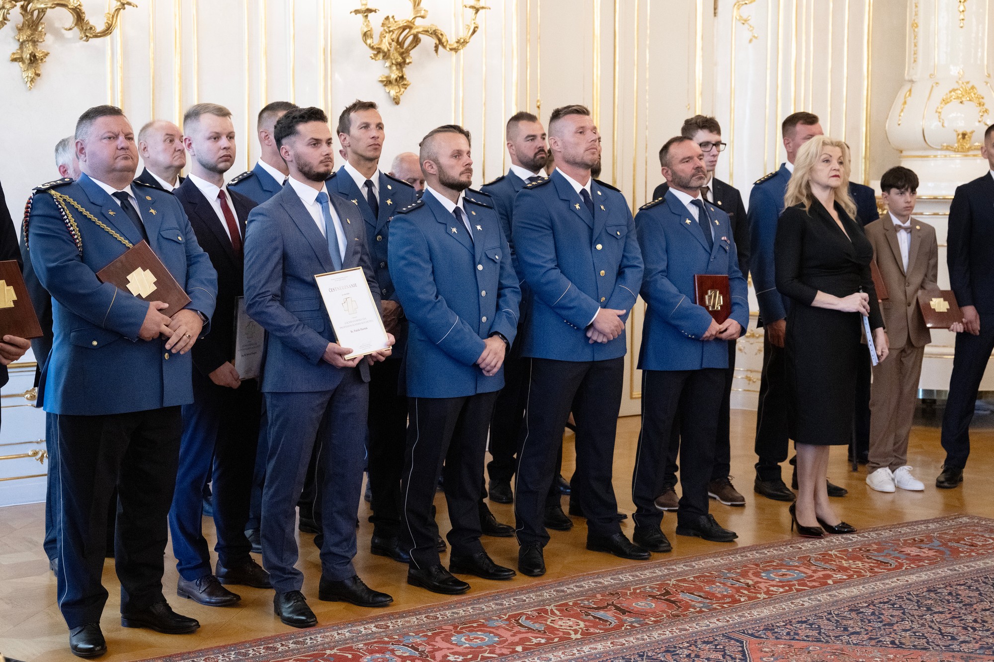 Prezident SR Peter Pellegrini prijal záchranárov a laureátov ocenenia Zlatý záchranársky kríž 2024 v Prezidentskom paláci.