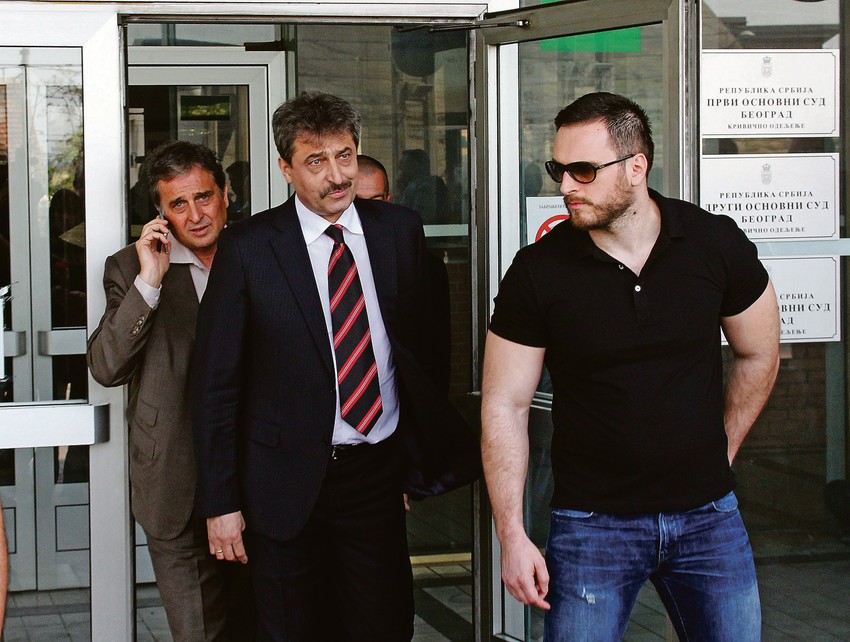 Cvetan vasilev (u sredini) izbegao i ekstradicioni pritvor 