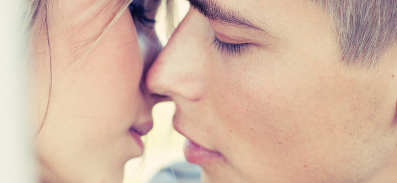 Choroby, którymi można zarazić się przez pocałunek: mononukleoza, angina, opryszczka, cytomegalia