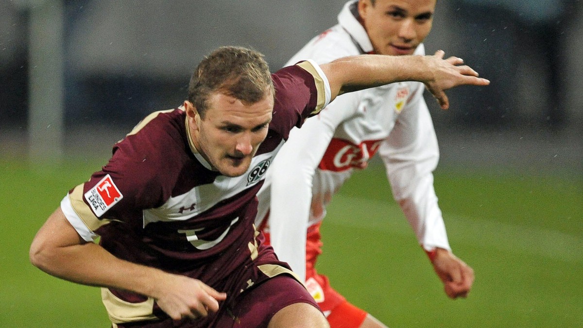 W pierwszym spotkaniu 16. kolejki niemieckiej Bundesligi, Hannover 96 na własnym boisku pokonał VfB Stuttgart 2:1 (1:0) i tym samym awansował na pozycję wicelidera tabeli.