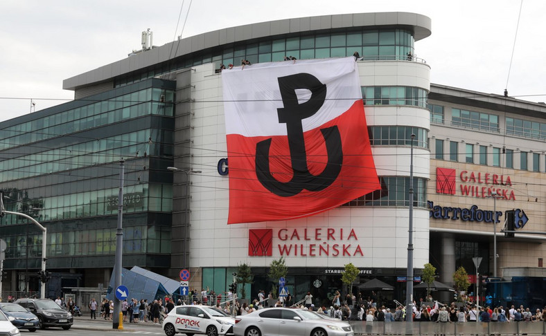 Godzina W na skrzyżowaniu ul. Targowej i al. Solidarności oraz prezentacja flagi ze znakiem Polski Walczącej